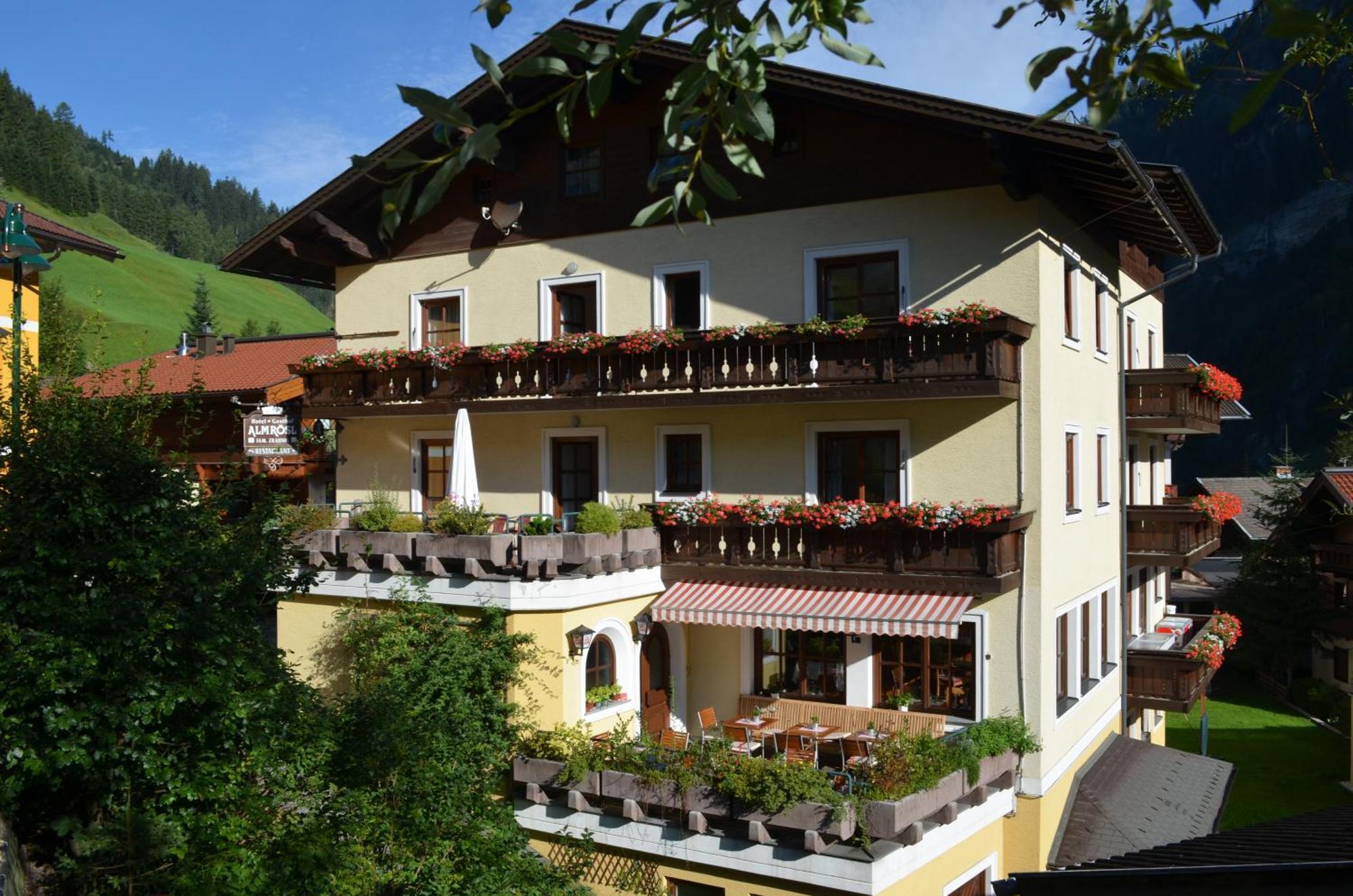Landhotel Almroesl Im Grossarltal 후트샬라그 객실 사진