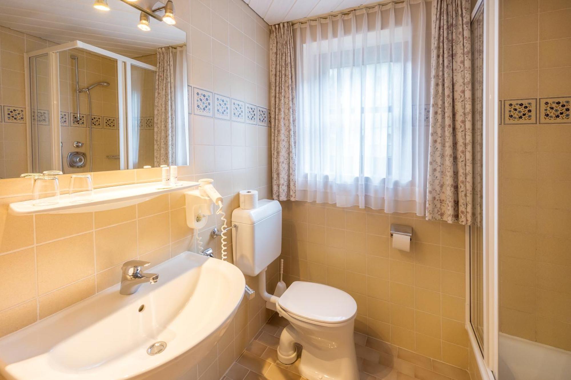 Landhotel Almroesl Im Grossarltal 후트샬라그 객실 사진